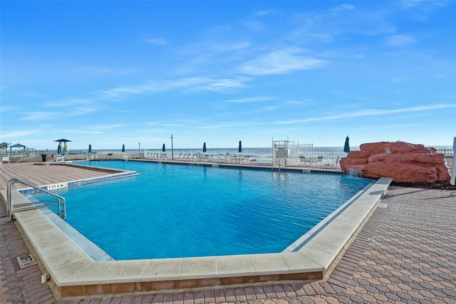 Ocean in the background - 701 S ATLANTIC AVE #516, DAYTONA BEACH