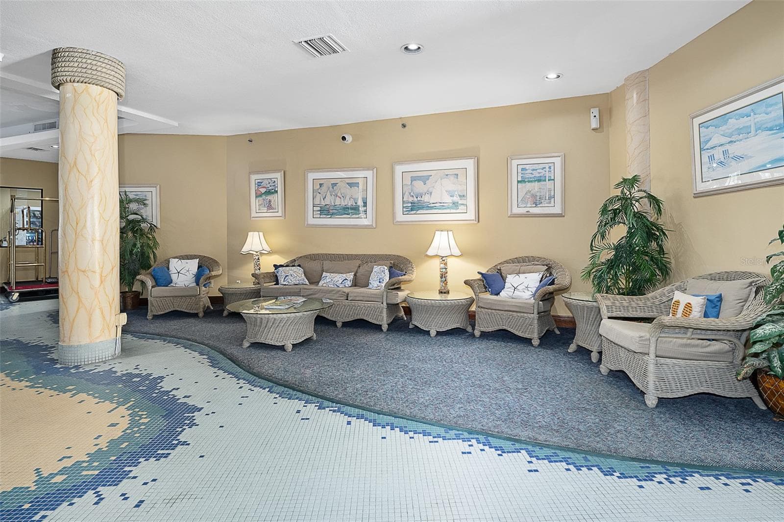 Lobby area - 701 S ATLANTIC AVE #516, DAYTONA BEACH