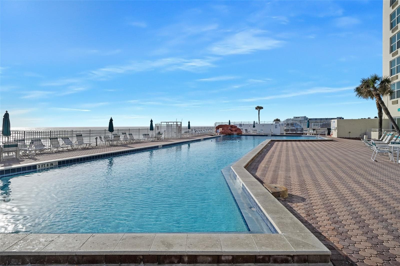 Inviting - 701 S ATLANTIC AVE #516, DAYTONA BEACH