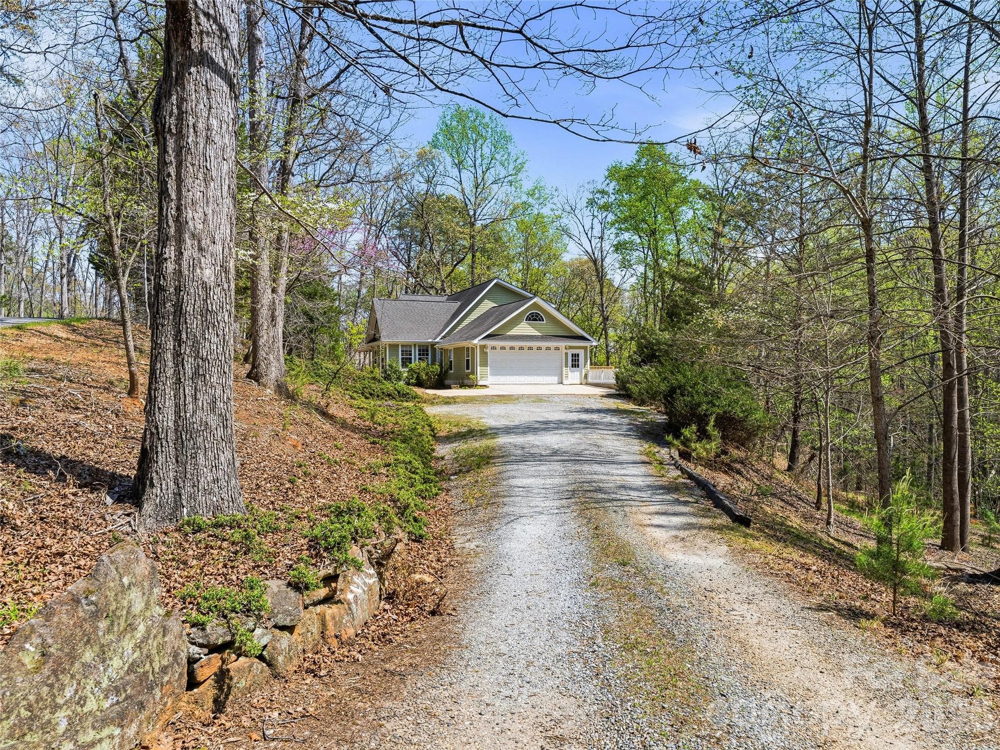 Inviting Private Driveway - 196 Blackbird Lane, Tryon
