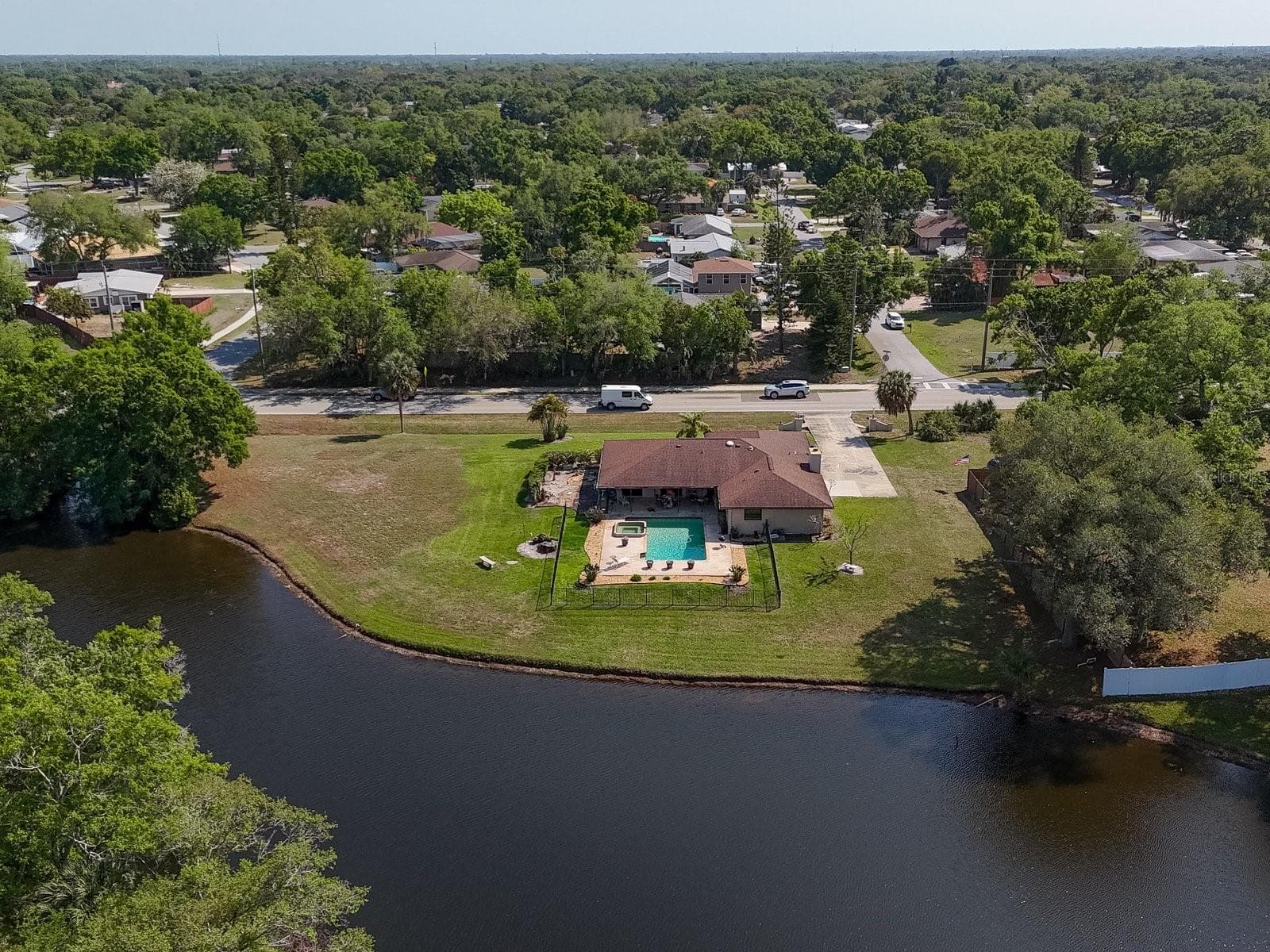 3927 DESOTO RD