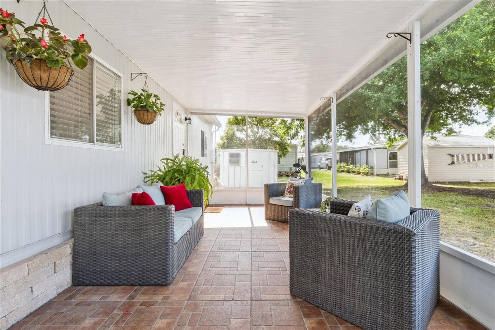 Screened Porch - 511 FLAMINGO LN, OSTEEN