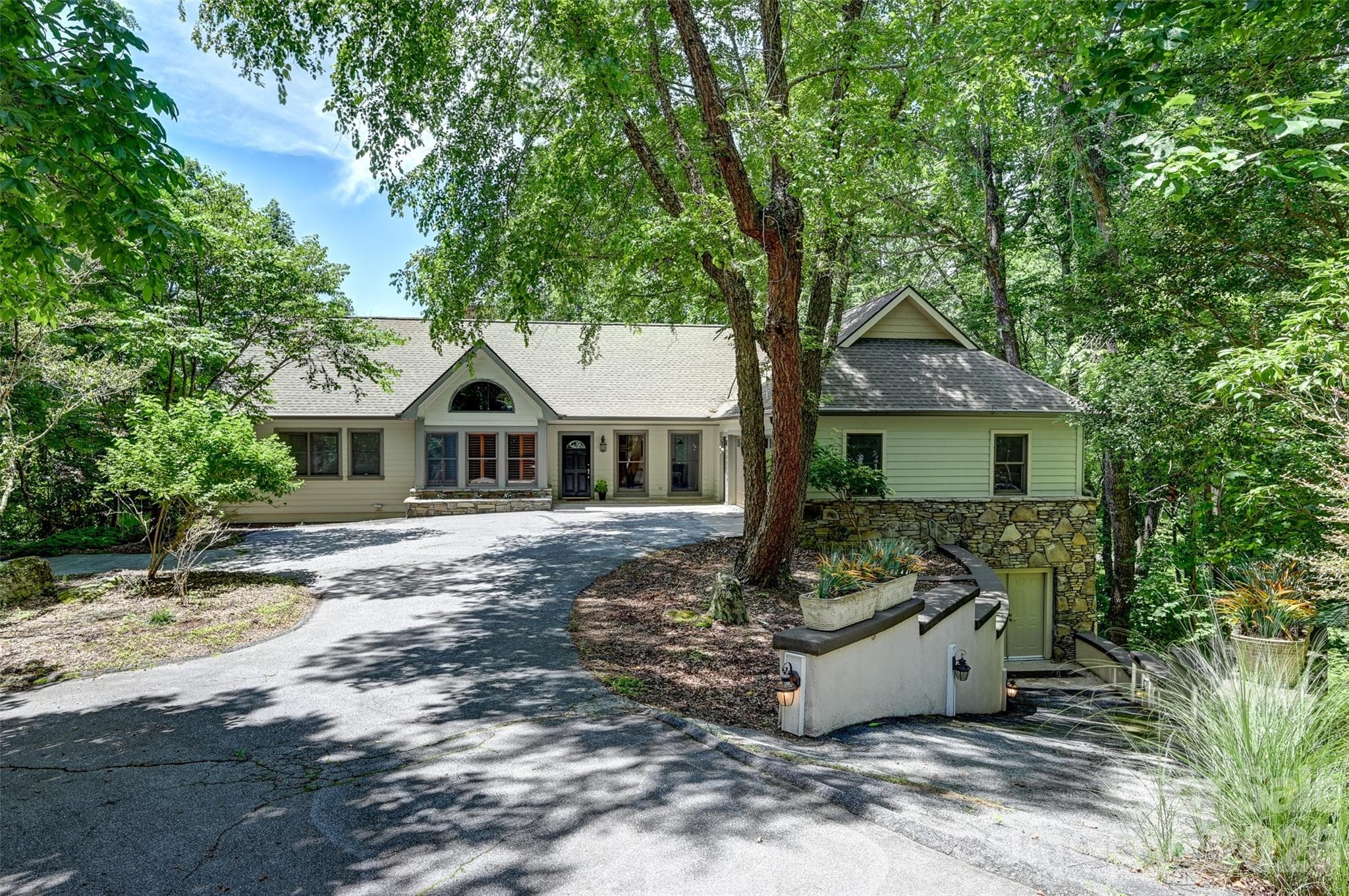 Single Family Residence at Hendersonville, photo 2 of 44