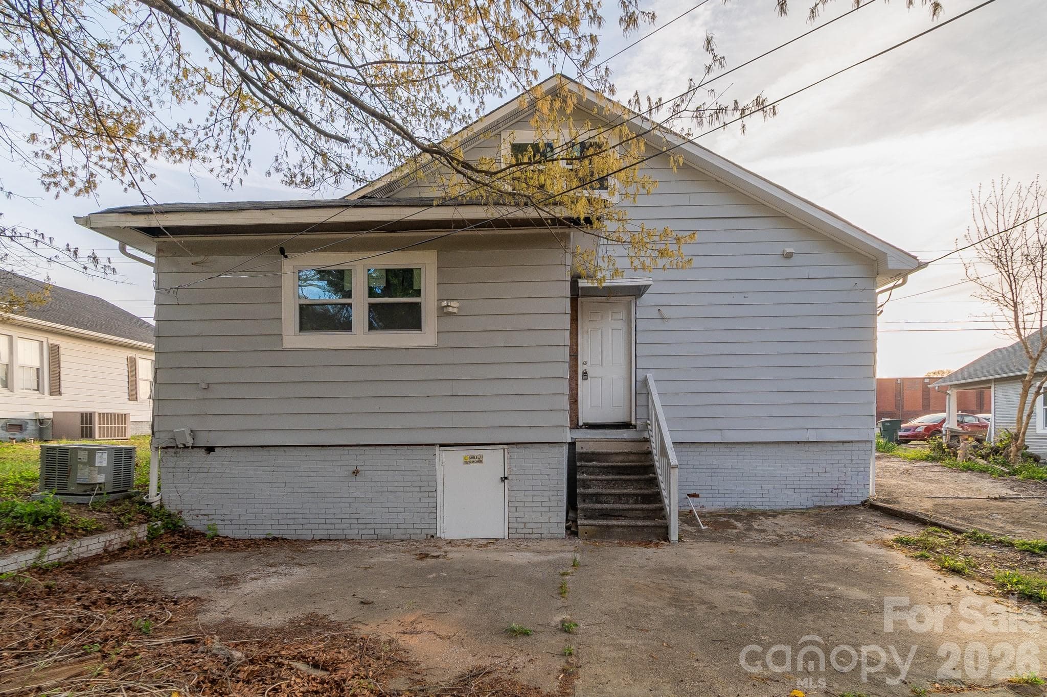 Back view - Gastonia