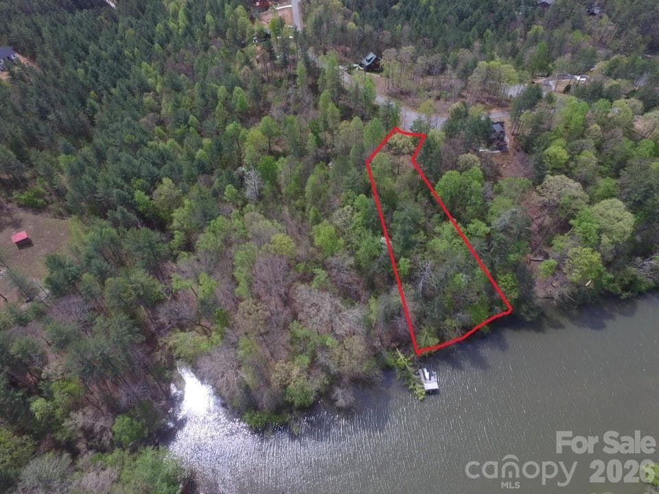 Lot lines are estimates - 3202 Bear Paw Avenue NW, Valdese