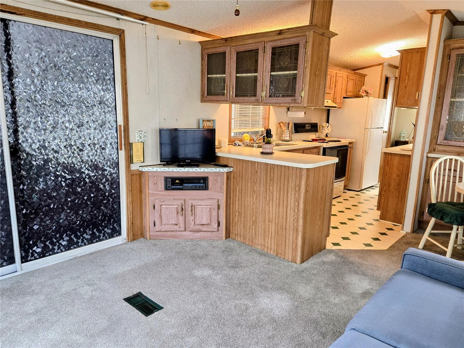 Manufactured Home at 39326 RECESS DR, ZEPHYRHILLS, photo 6 of 33
