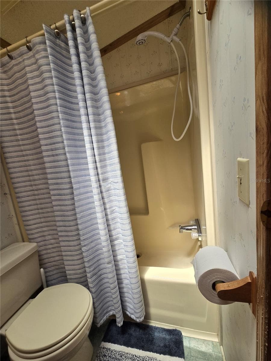 Manufactured Home at 39326 RECESS DR, ZEPHYRHILLS, photo 13 of 33