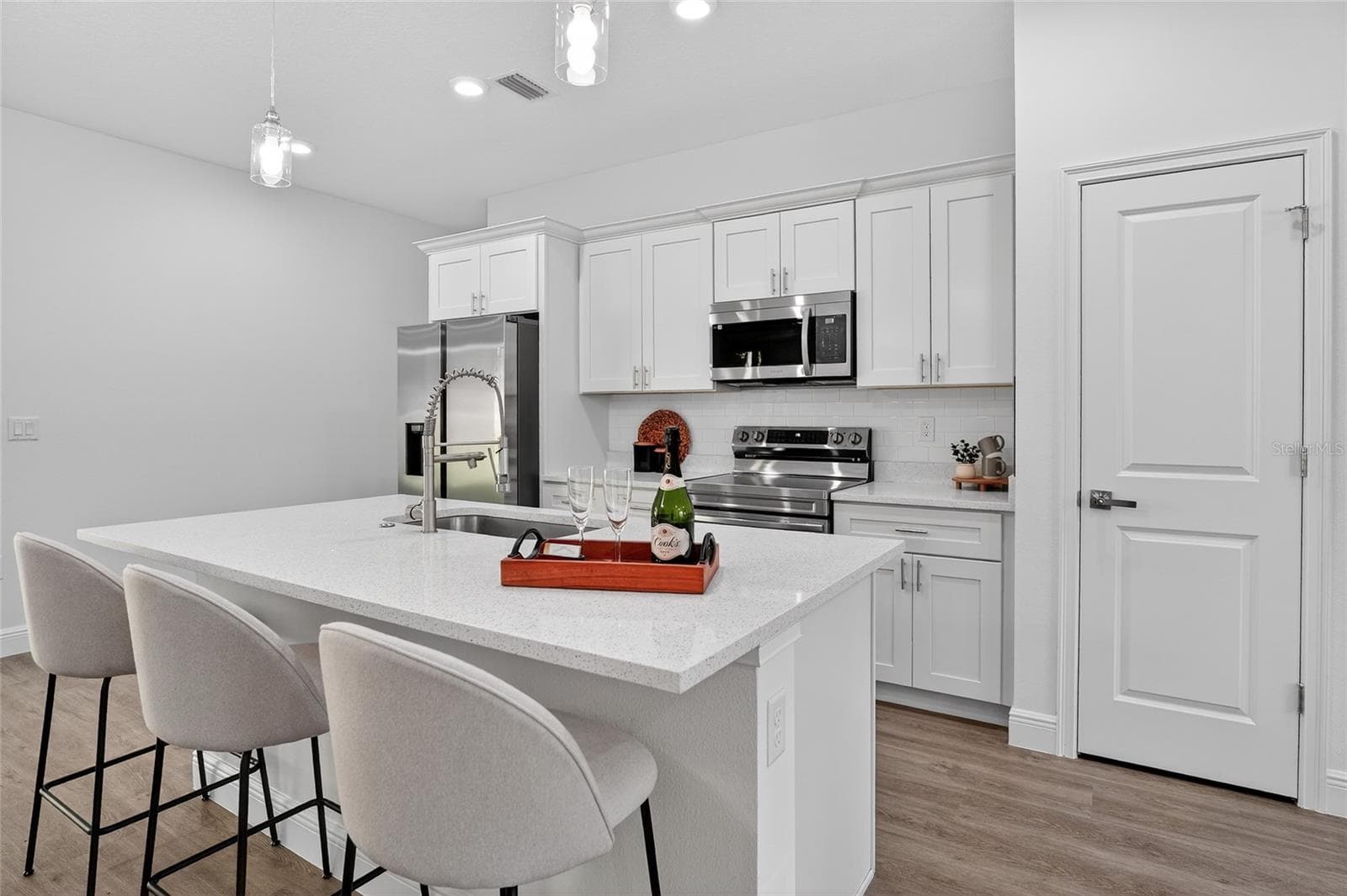 Single Family Residence at 99 W GOLDCOAST PL, DUNNELLON, photo 7 of 26