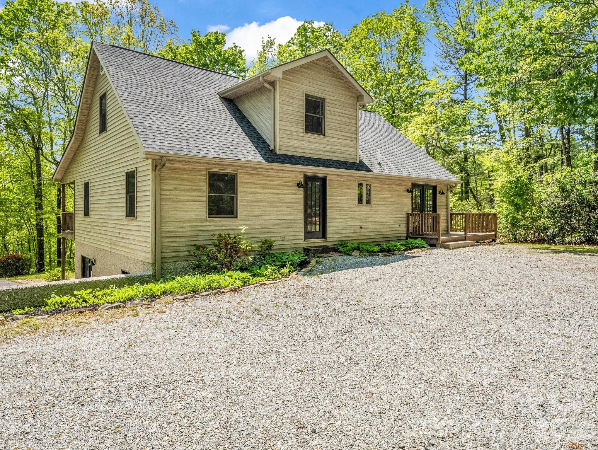 Ample Parking - 2304 Mountain Page Road, Saluda