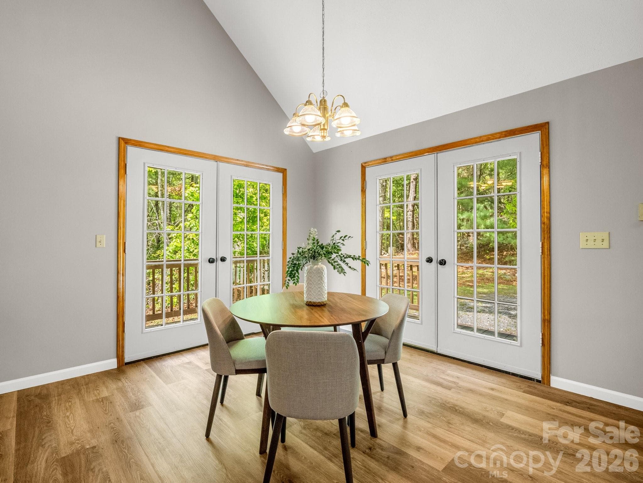 Dining Area - 2304 Mountain Page Road, Saluda