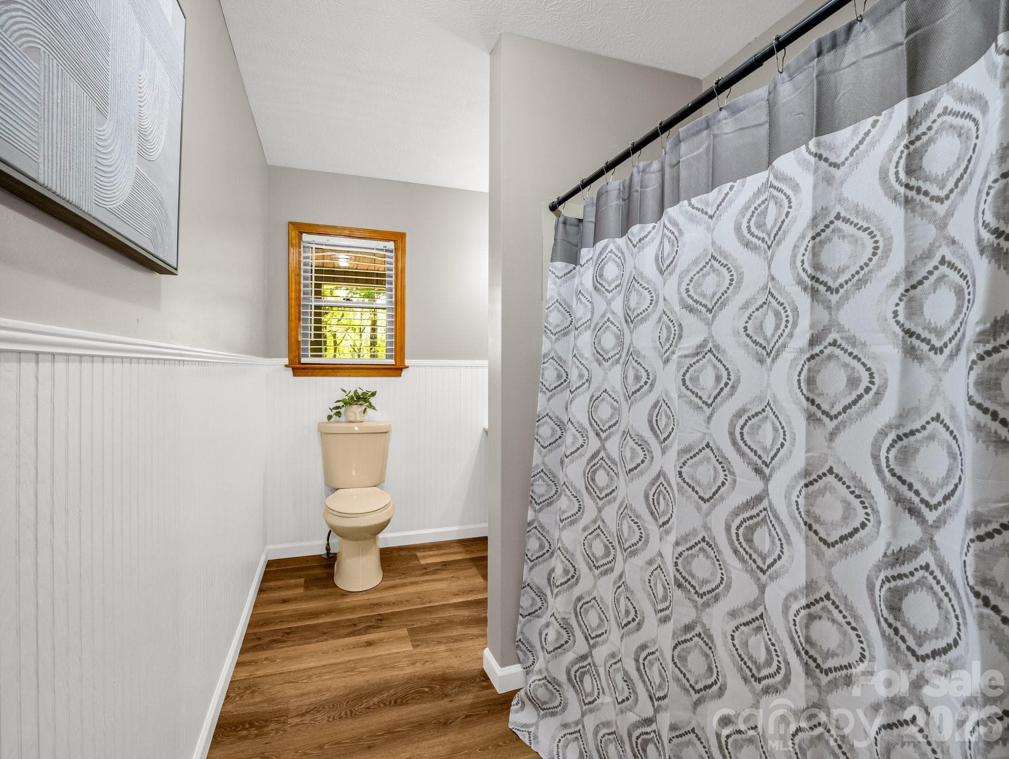 Main level full bath - 2304 Mountain Page Road, Saluda
