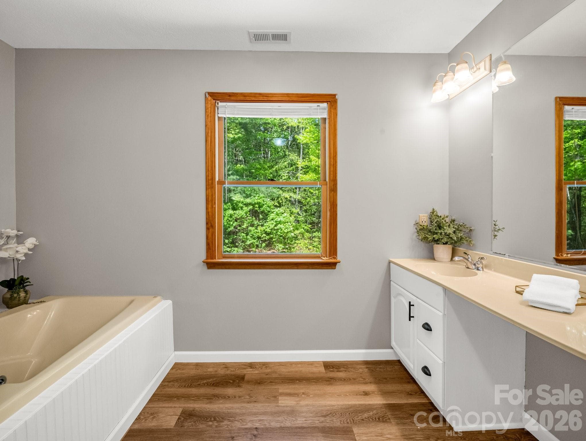 Upper Level Primary FULL BATH - 2304 Mountain Page Road, Saluda