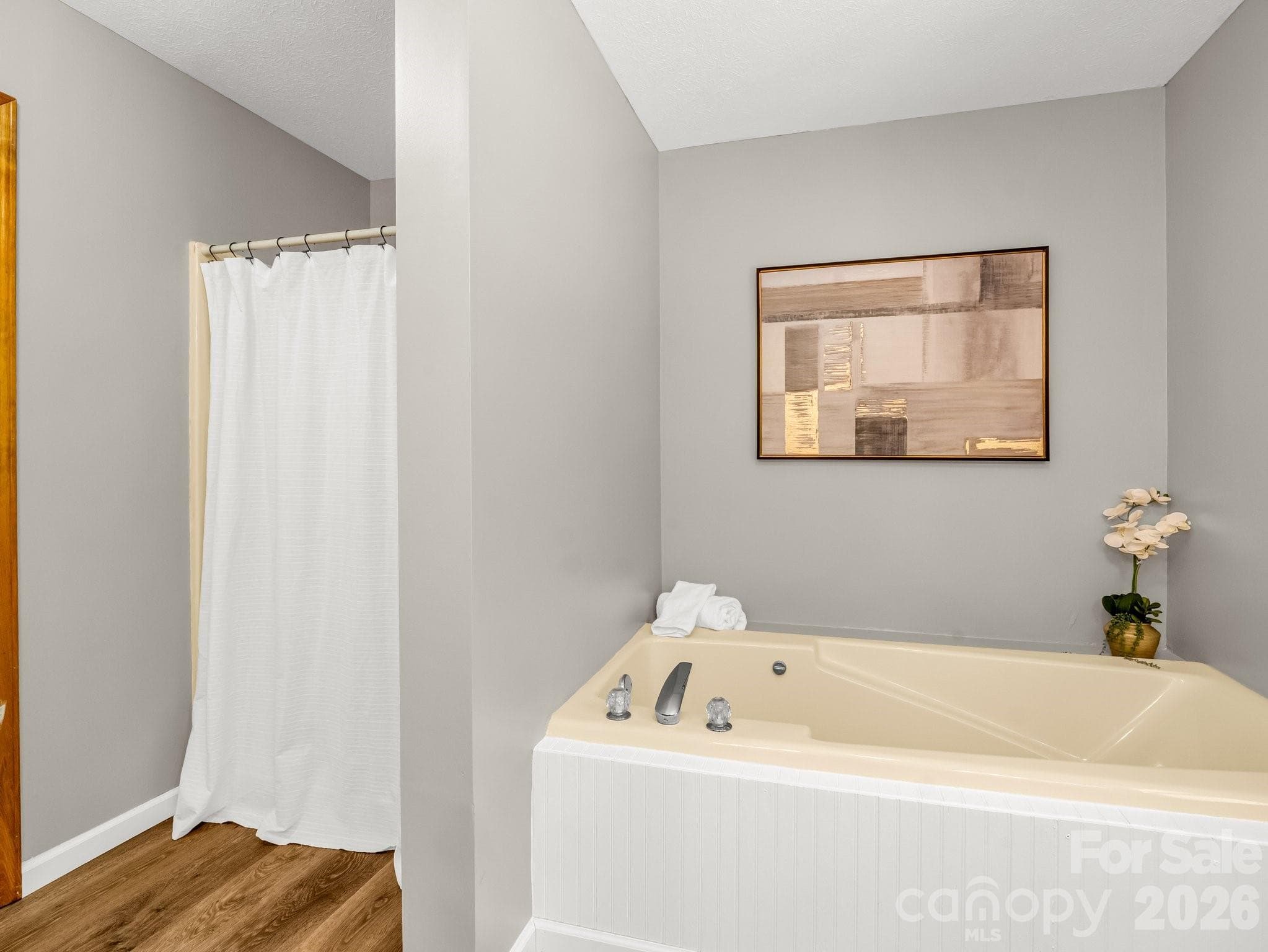 Upper Level Primary FULL BATH with soaking tub - 2304 Mountain Page Road, Saluda
