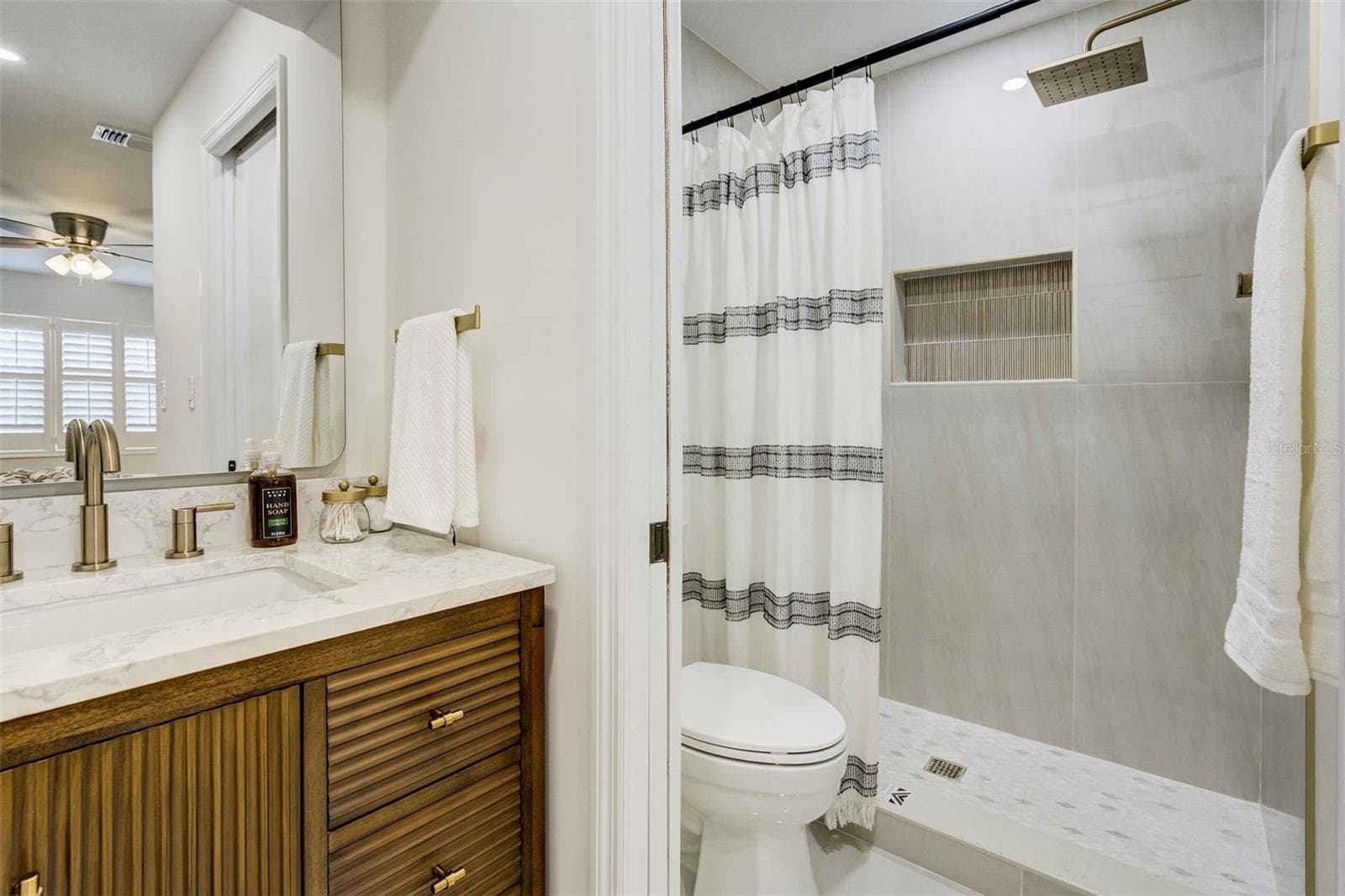 Primary Bathroom - 460 S PAULA DR #402, DUNEDIN