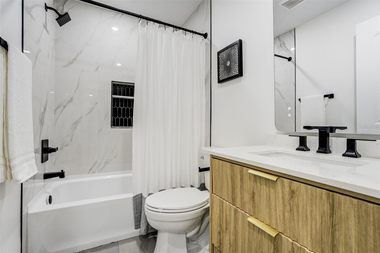 Guest Bathroom - 460 S PAULA DR #402, DUNEDIN