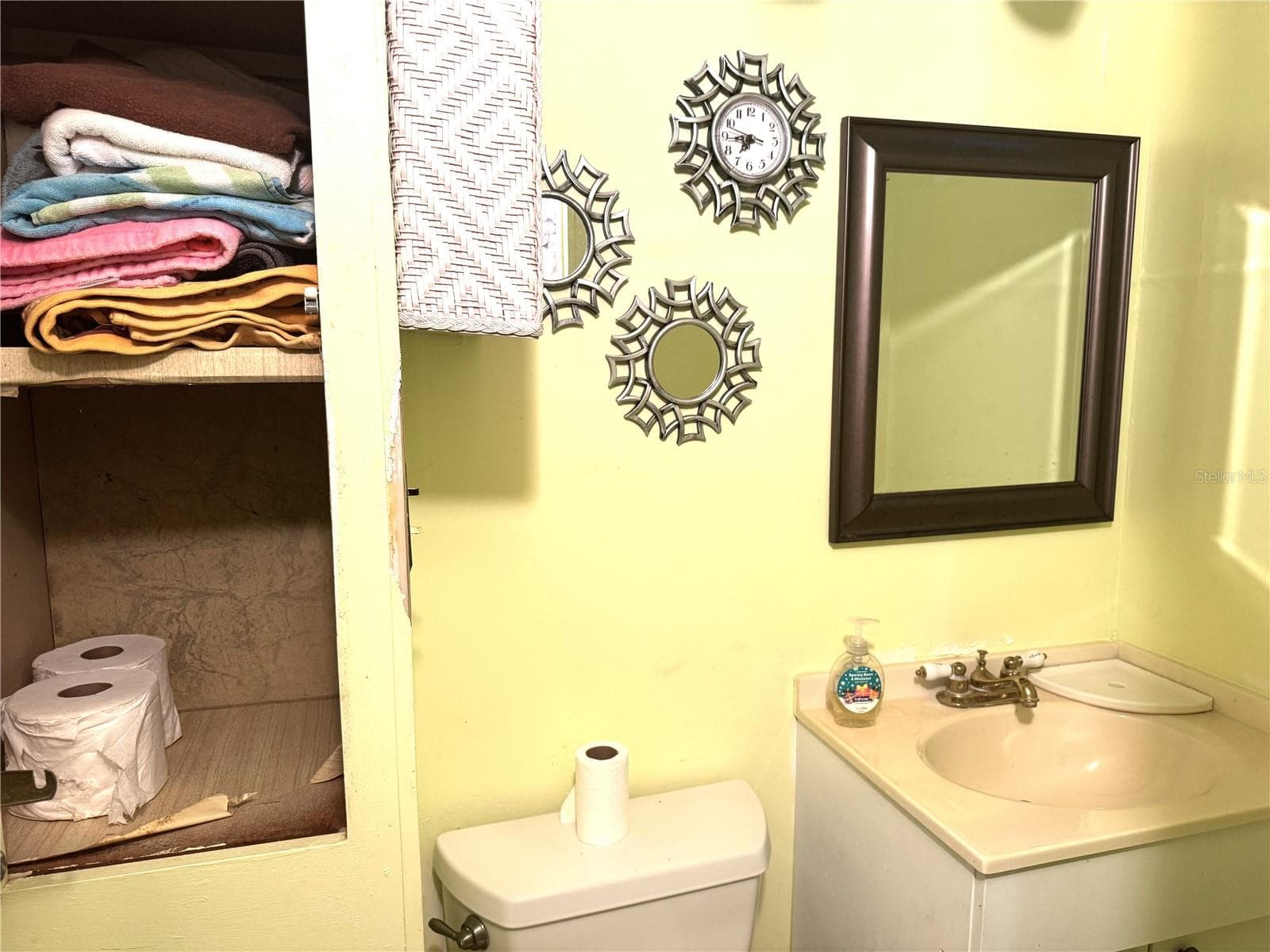2nd (Guest) Bathroom - 254 SOUTHWINDS DR, SARASOTA