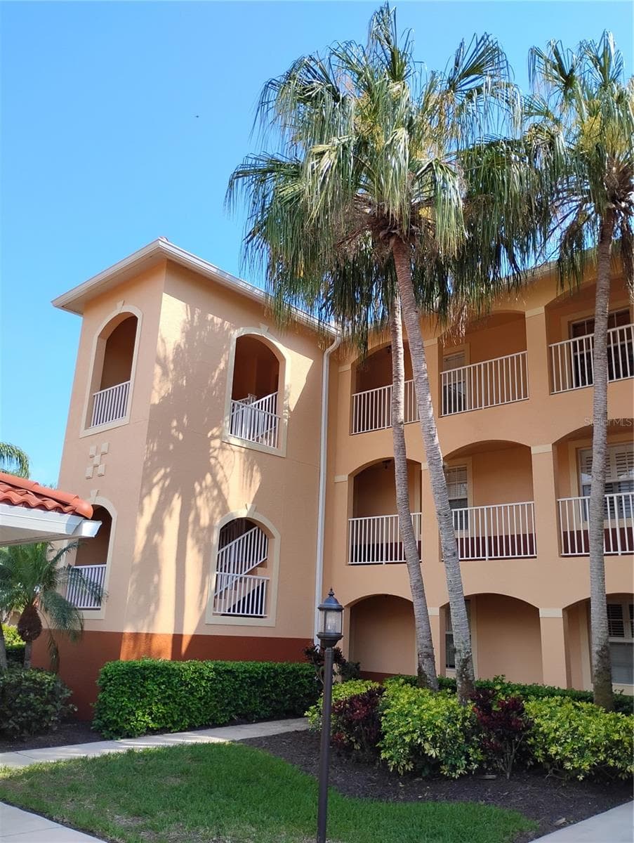 1761 AUBURN LAKES DR #11