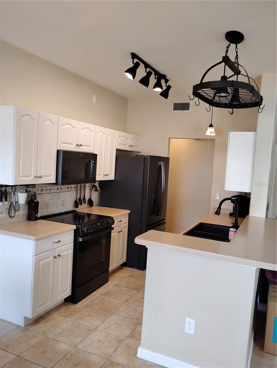 Condominium at 1761 AUBURN LAKES DR #11, VENICE, photo 33 of 76