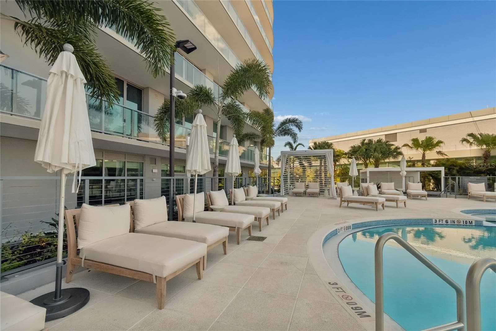 Expansive resort-style amenity deck creates a private retreat in the heart of downtown - 400 CENTRAL AVE #2505, ST PETERSBURG