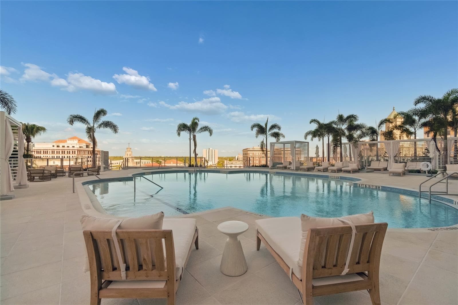 Resort-style pool and surrounding lounge areas bring the vacation experience home - 400 CENTRAL AVE #2505, ST PETERSBURG