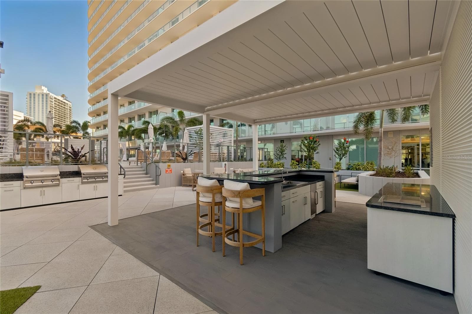 Shaded outdoor seating provides comfortable year-round enjoyment - 400 CENTRAL AVE #2505, ST PETERSBURG