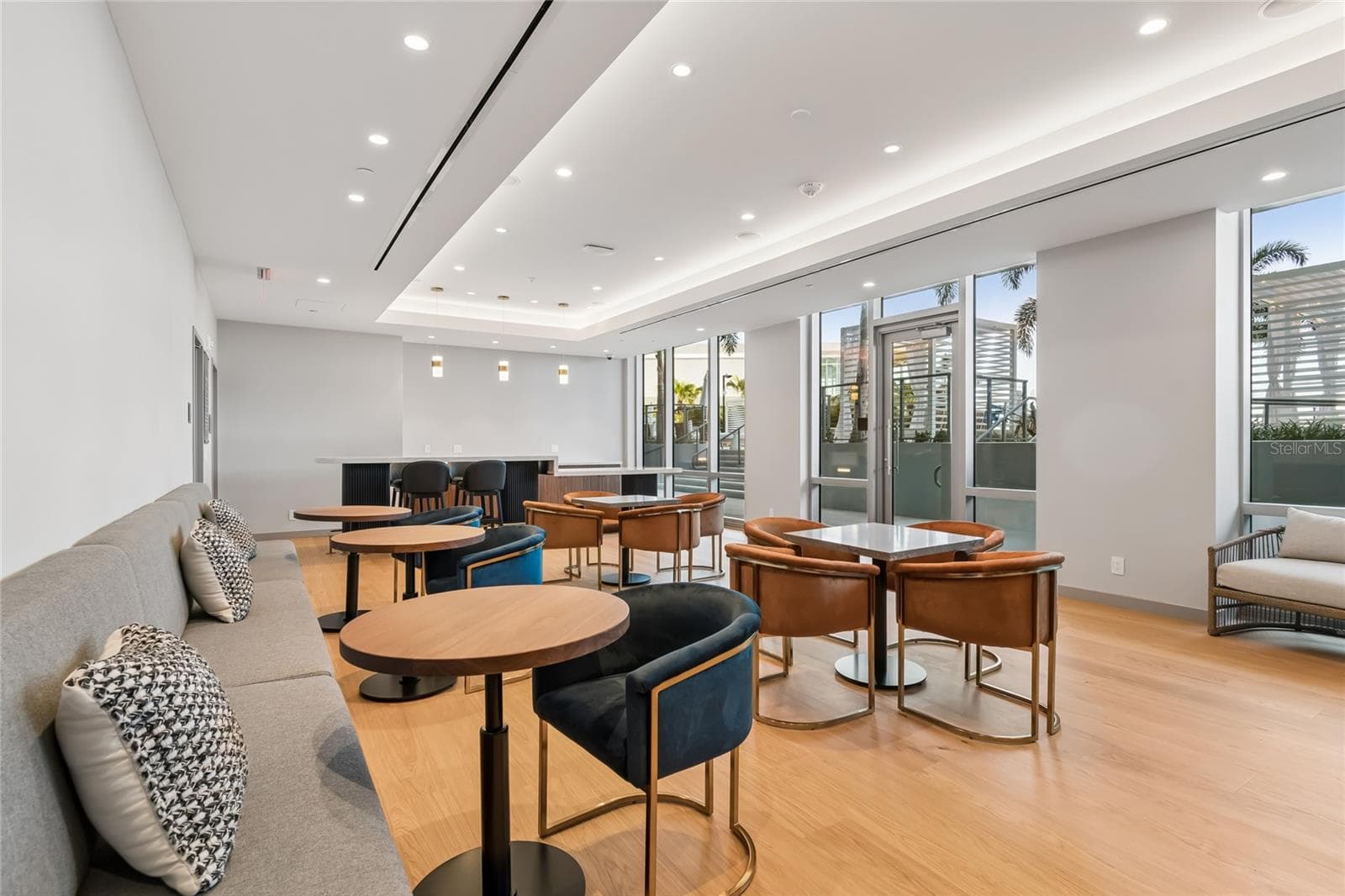 Resident private dining and pool lounge offer an elegant setting for entertaining - 400 CENTRAL AVE #2505, ST PETERSBURG