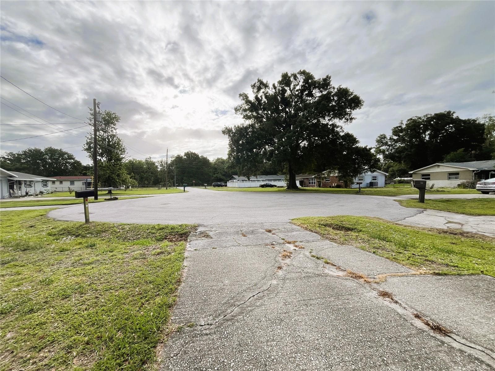 Located in cul-de-sac - 121 MARIS CT, LAKELAND