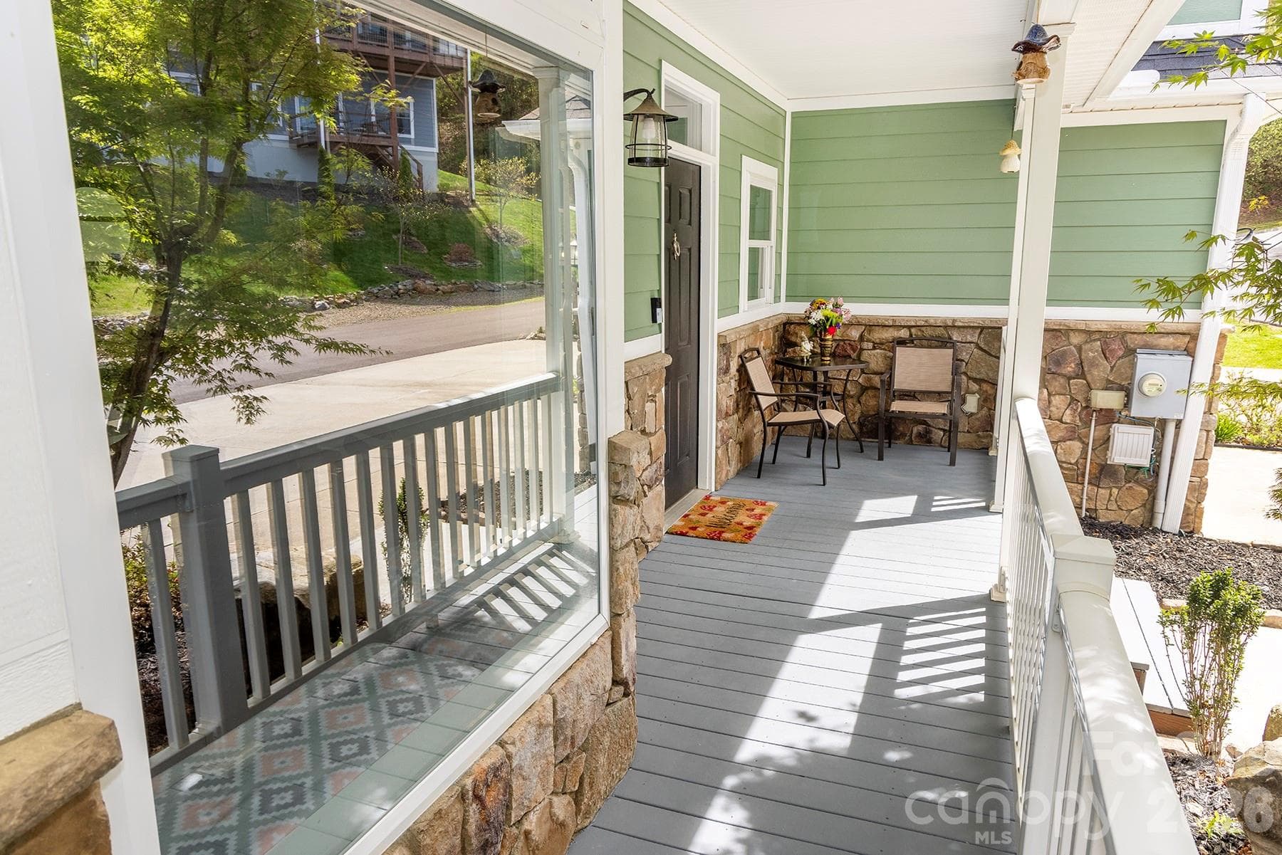 entrance porch - Weaverville