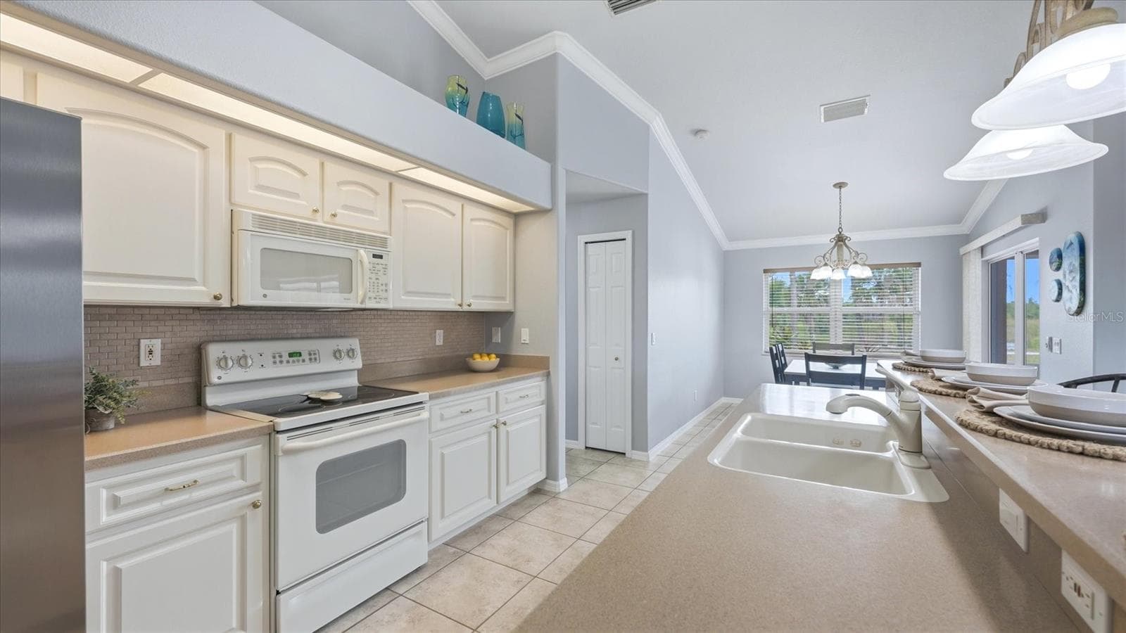 Single Family Residence at 828 ROTONDA CIR, ROTONDA WEST, photo 14 of 35
