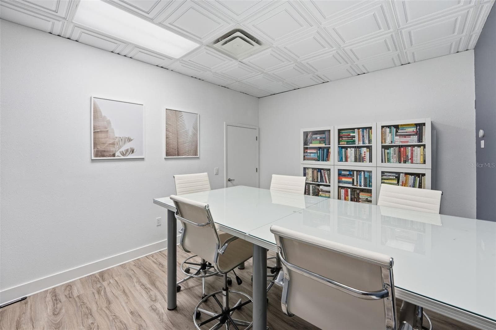 Conference Room - 5404 HOOVER BLVD #8, TAMPA
