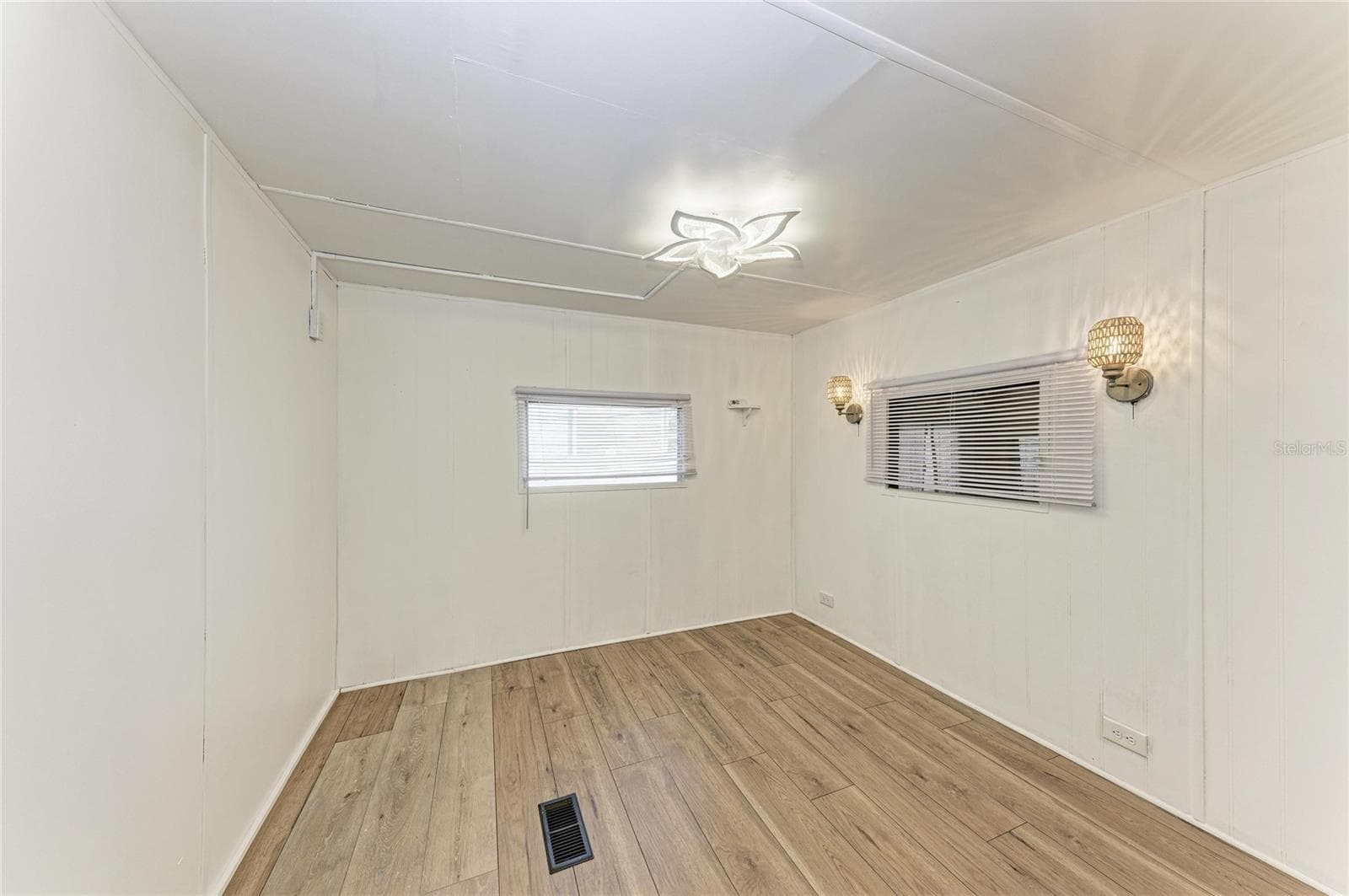 Mobile Home at 709 50TH AVENUE TER W, BRADENTON, photo 18 of 38