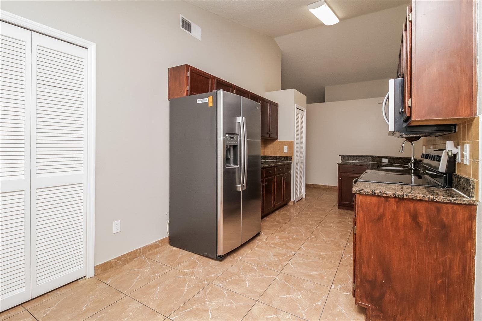 Single Family Residence at 120 LAKEBREEZE CIR, LAKE MARY, photo 6 of 15