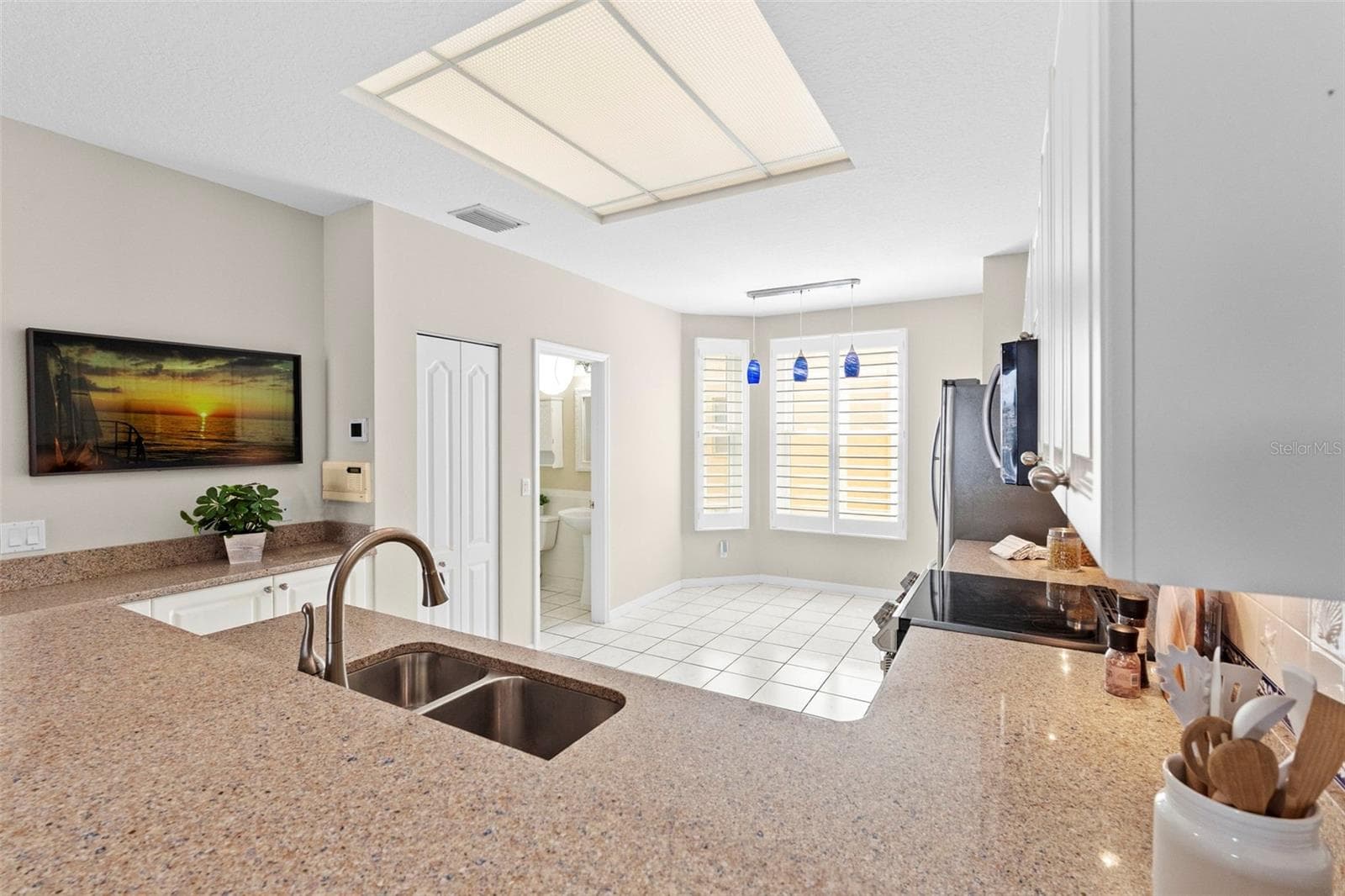 Granite Counters and Double Stainless Sink - 1071 PINELLAS BAYWAY S, ST PETERSBURG