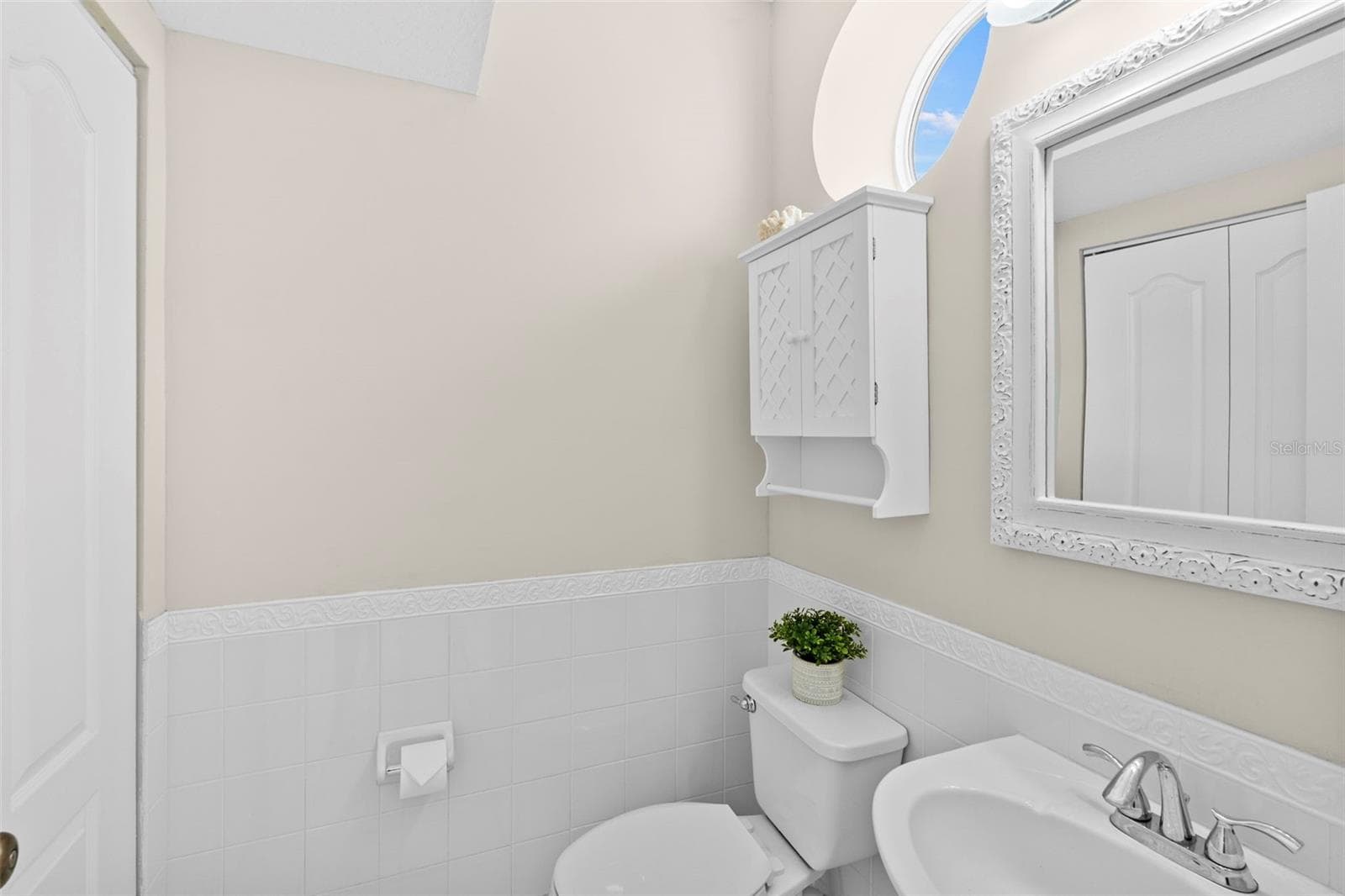 The main living level has a powder bath with linen closet for additional storage. - 1071 PINELLAS BAYWAY S, ST PETERSBURG