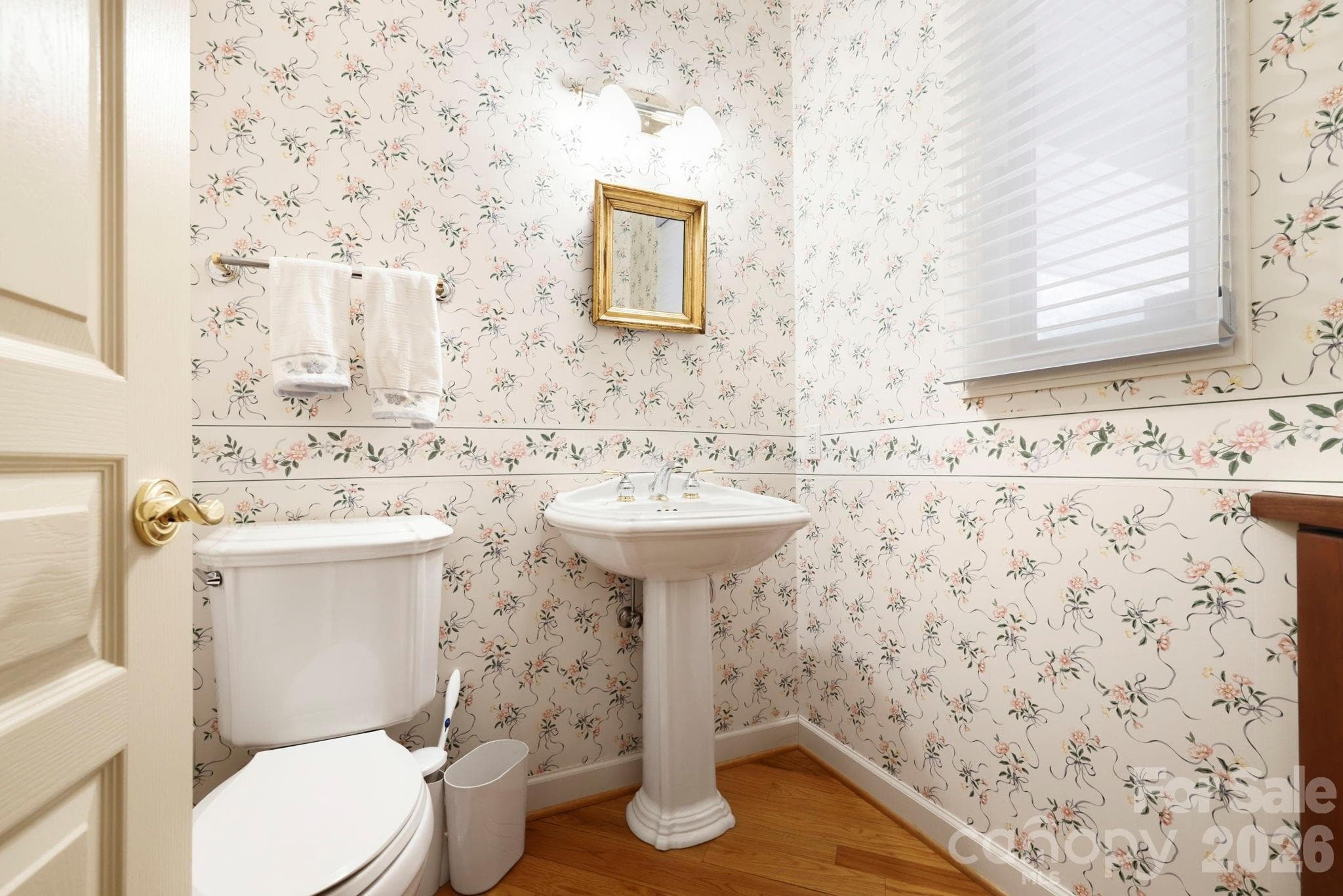 Powder room off foyer - 100 Elmridge Drive, Flat Rock