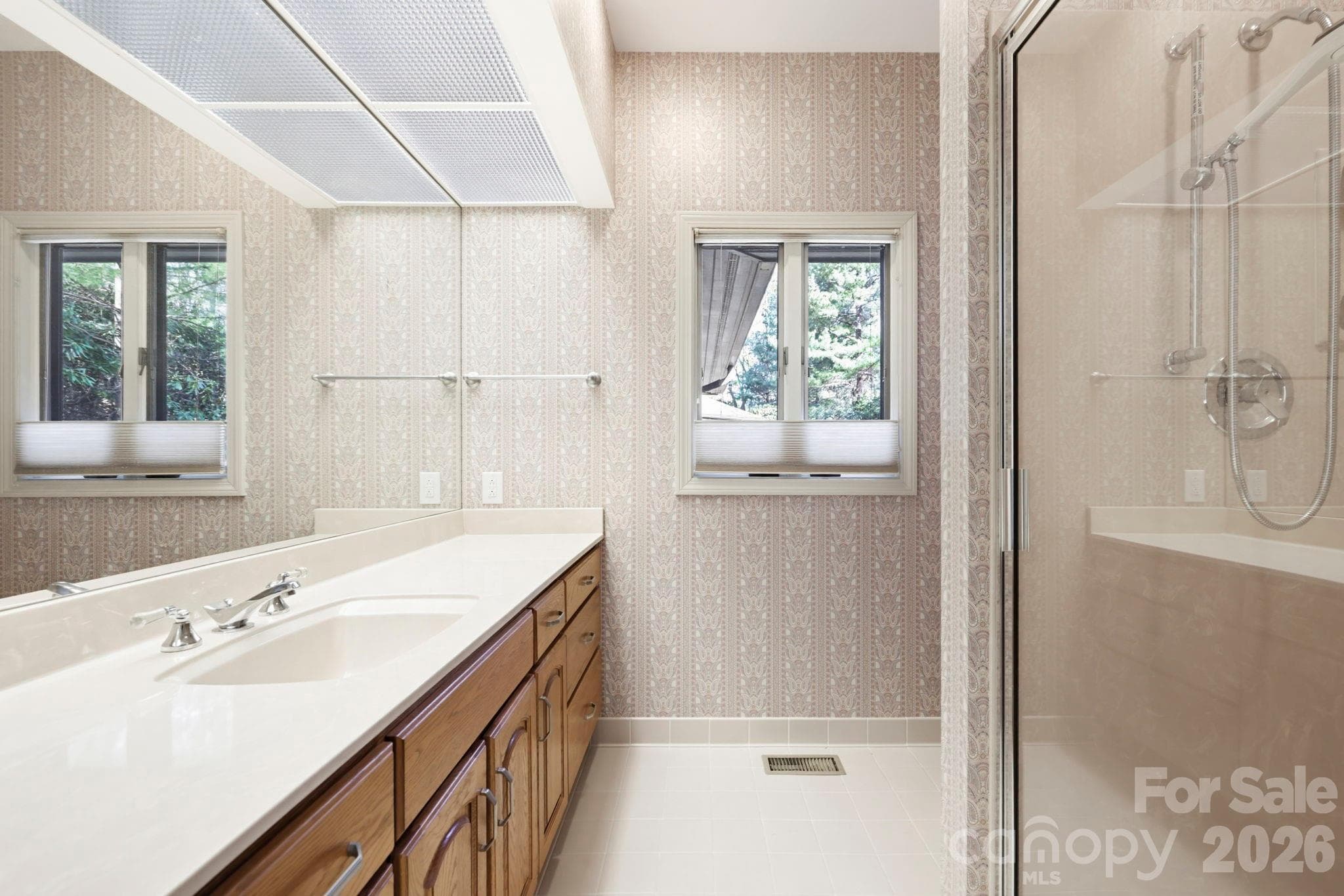 Second upstairs bathroom - 100 Elmridge Drive, Flat Rock