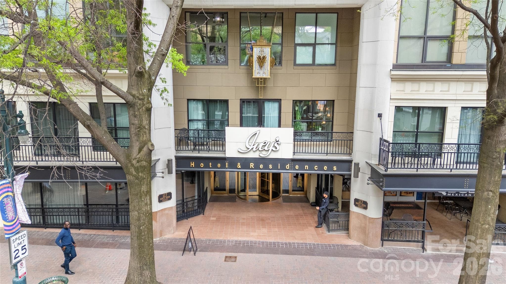 Condominium at 127 N Tryon Street, Charlotte, photo 2 of 37