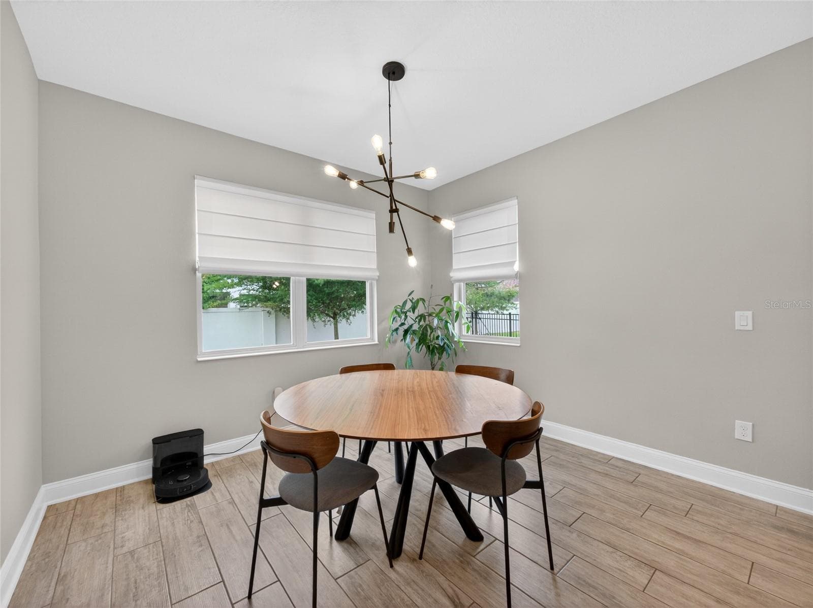 Breakfast Nook Adjacent to the Kitchen and Great Room - 11209 LEMON LAKE BLVD, ORLANDO