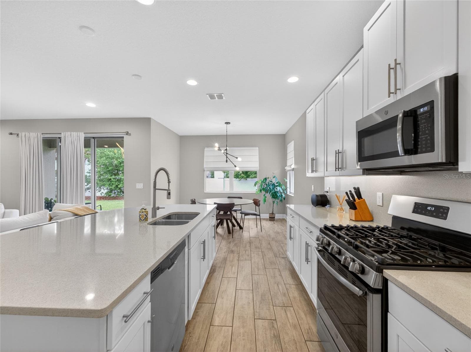 Kitchen Appliances include a Gas Range - 11209 LEMON LAKE BLVD, ORLANDO