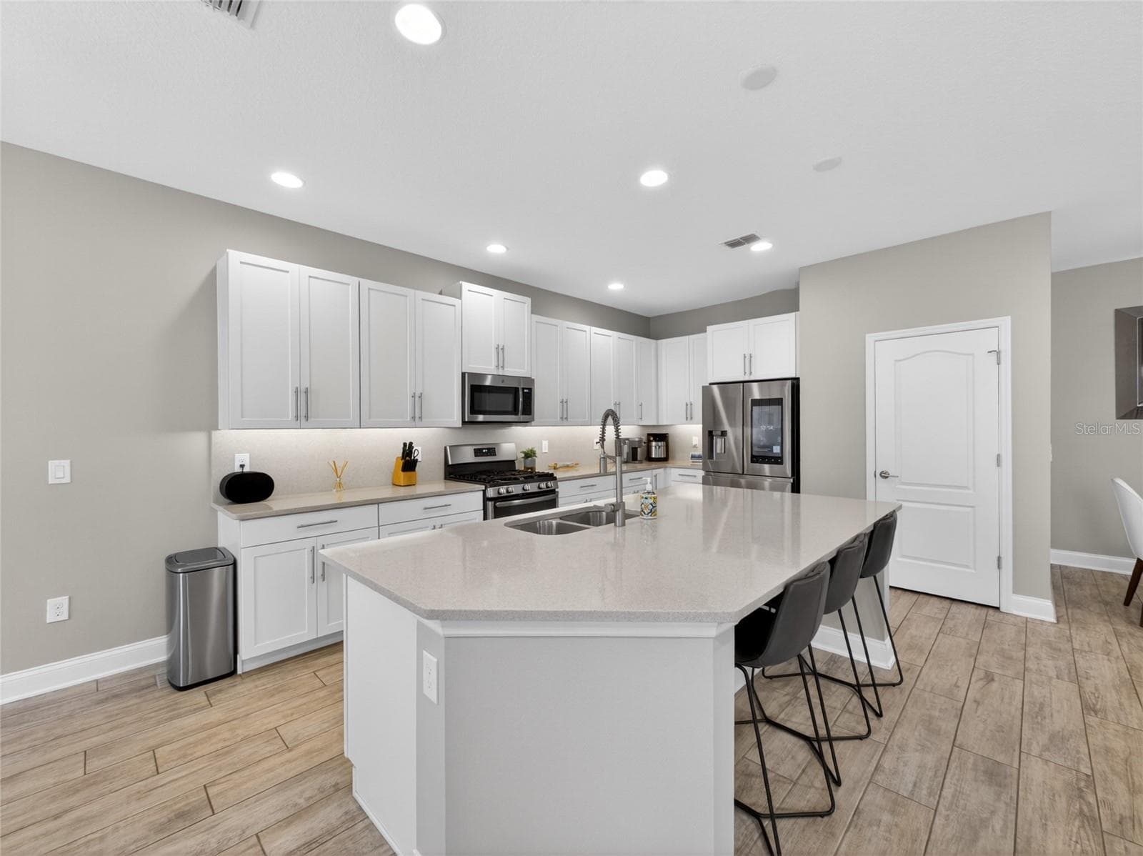 Oversized Island with Breakfast Bar Seating - 11209 LEMON LAKE BLVD, ORLANDO
