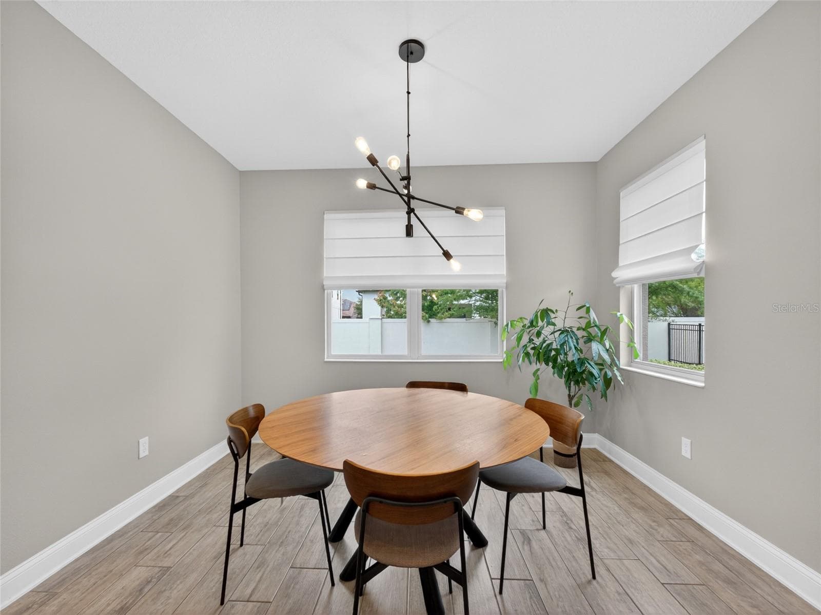Bright Breakfast Nook - 11209 LEMON LAKE BLVD, ORLANDO