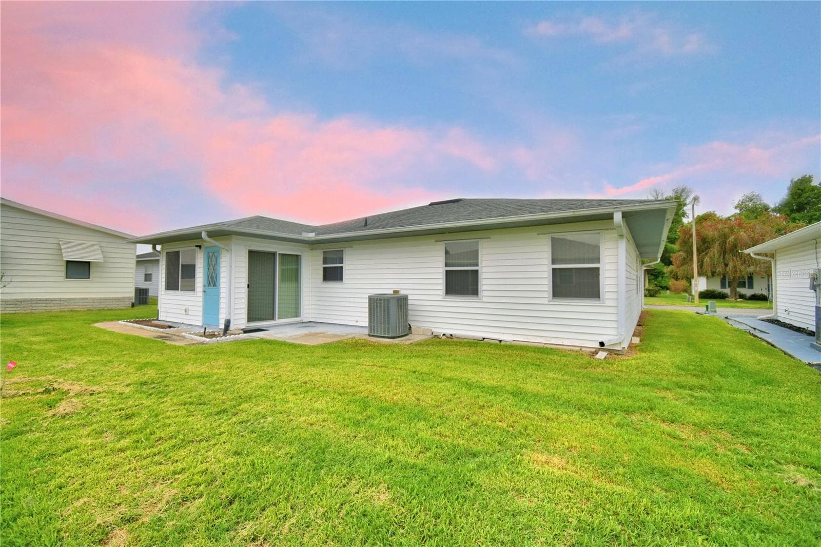 Single Family Residence at 1690 COLONNADES CIR N, LAKELAND, photo 2 of 58