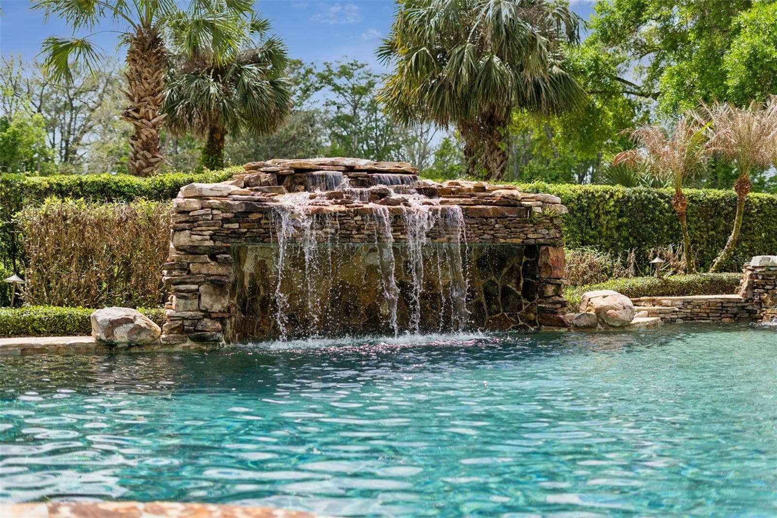 Waterfall with a grotto and built-in bench - 3545 LEGACY HILLS CT, LONGWOOD