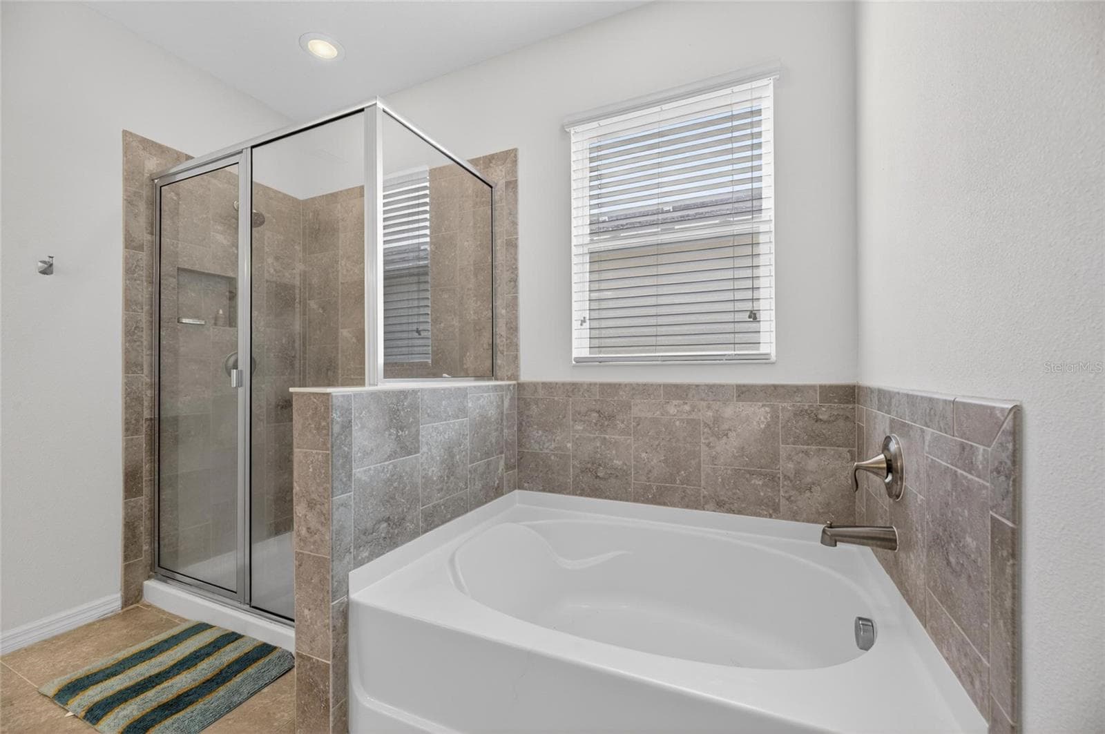 Primary Bath - 6309 SHADOWLAKE DR, APOLLO BEACH
