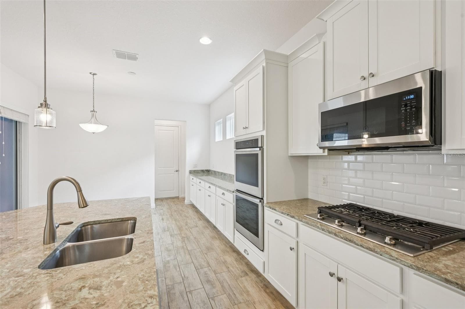 Single Family Residence at 806 WINTERSIDE DR, APOLLO BEACH, photo 9 of 57
