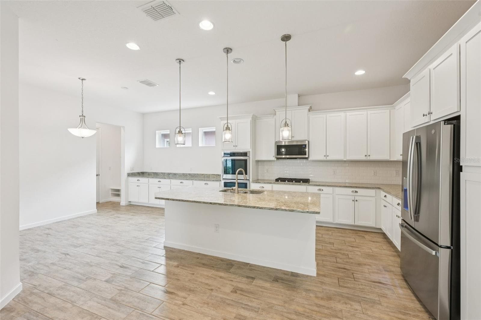 Single Family Residence at 806 WINTERSIDE DR, APOLLO BEACH, photo 11 of 57
