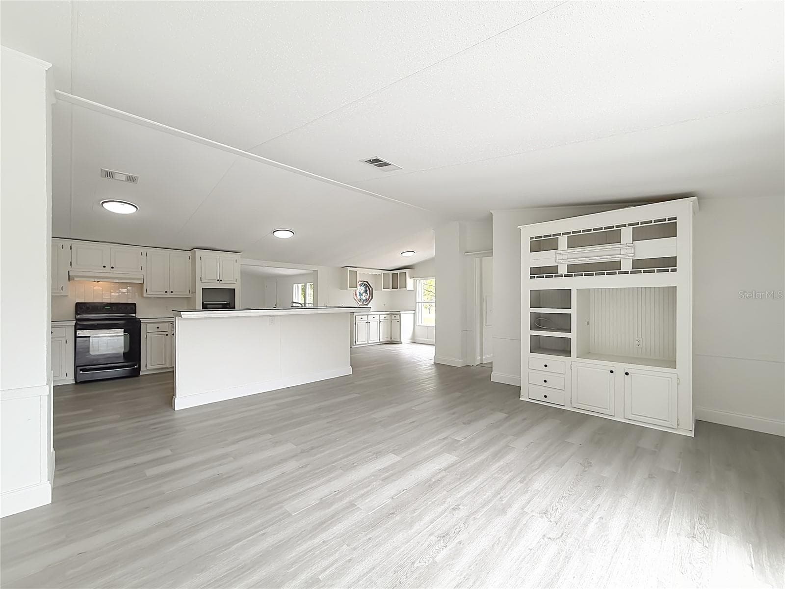 Manufactured Home at 8331 COUNTY ROAD 109, LADY LAKE, photo 12 of 32
