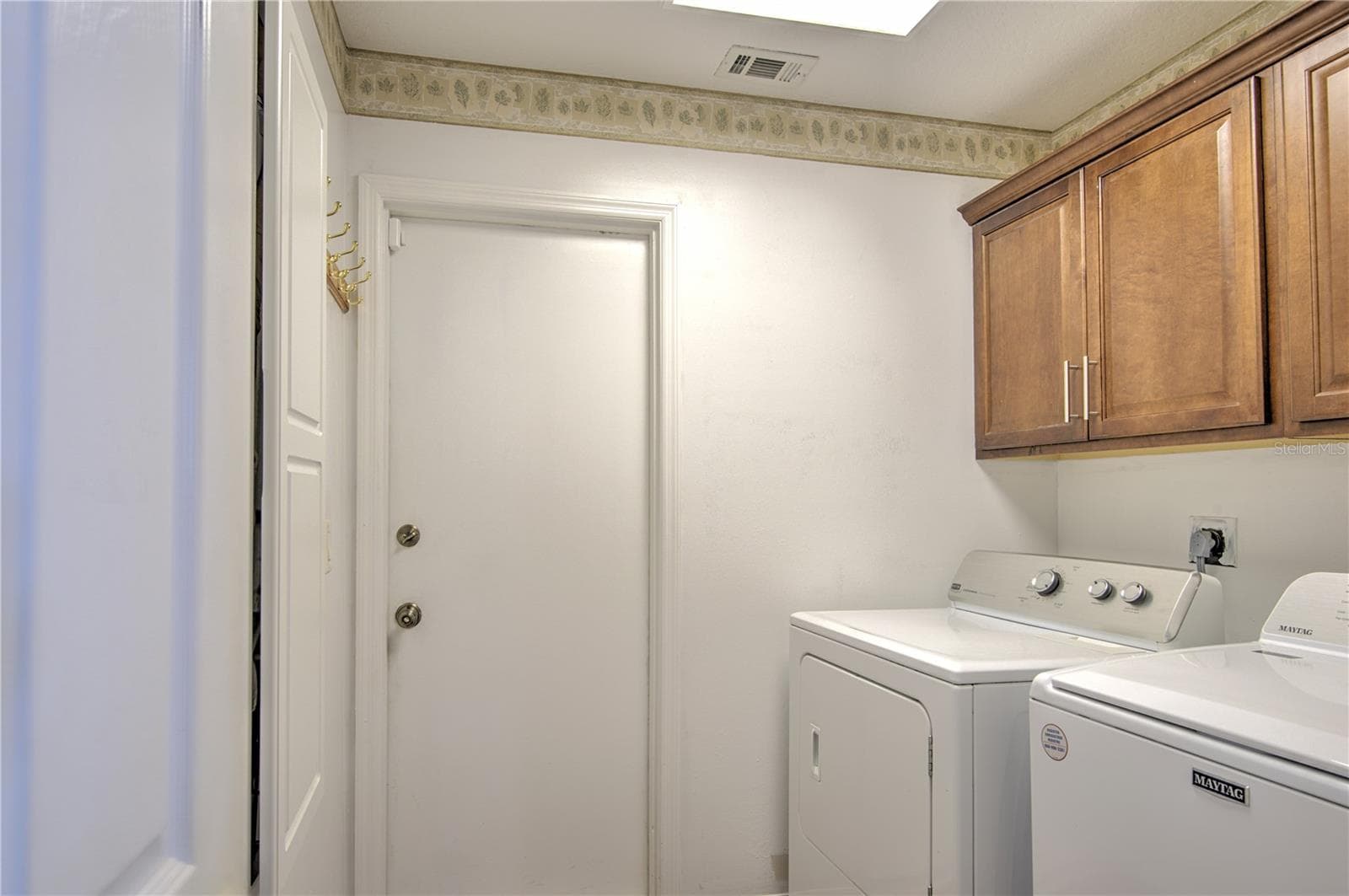 Single Family Residence at 684 YORKSHIRE DR, OVIEDO, photo 31 of 37