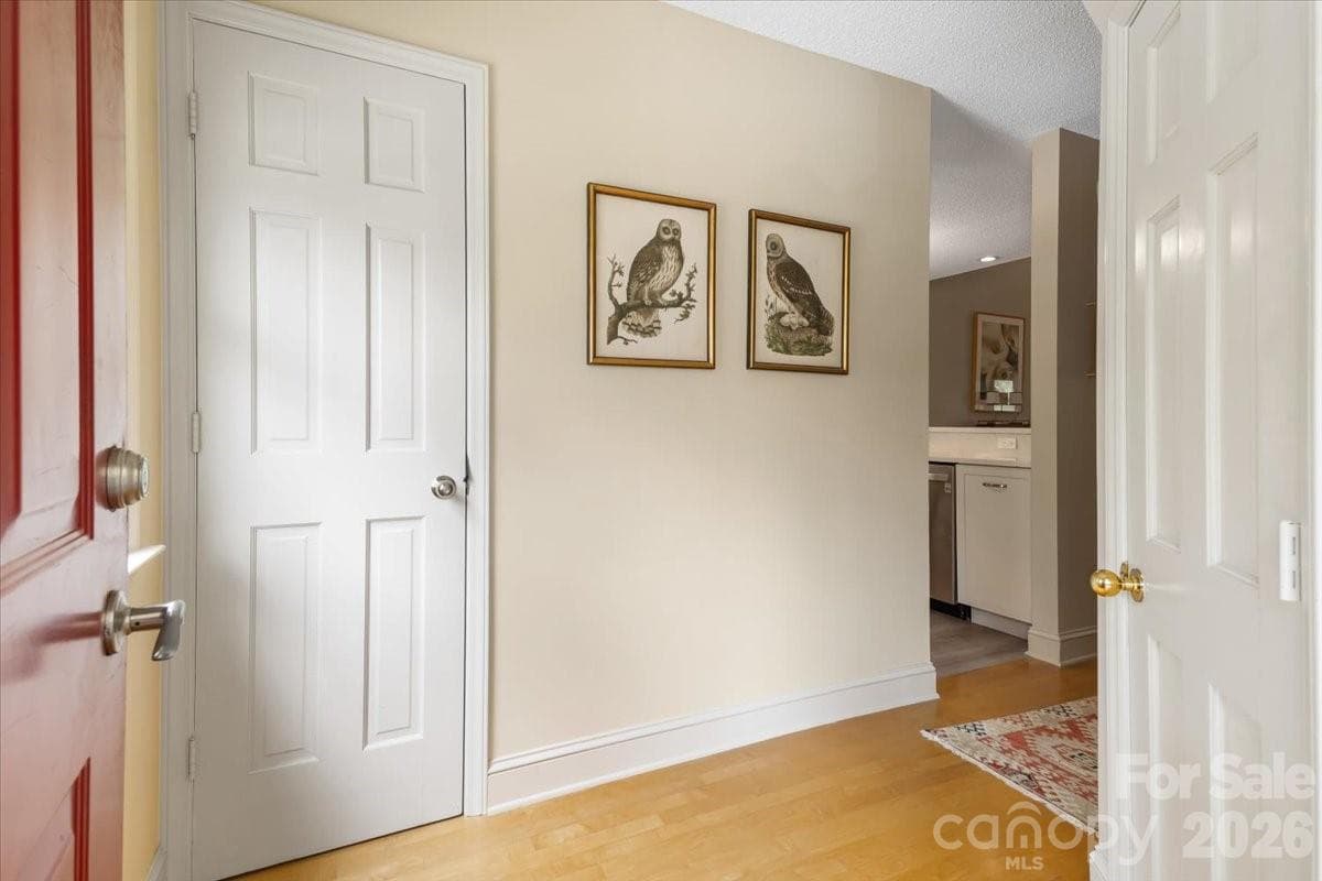 Condominium at 6 Willow Tree Run, Asheville, photo 2 of 36