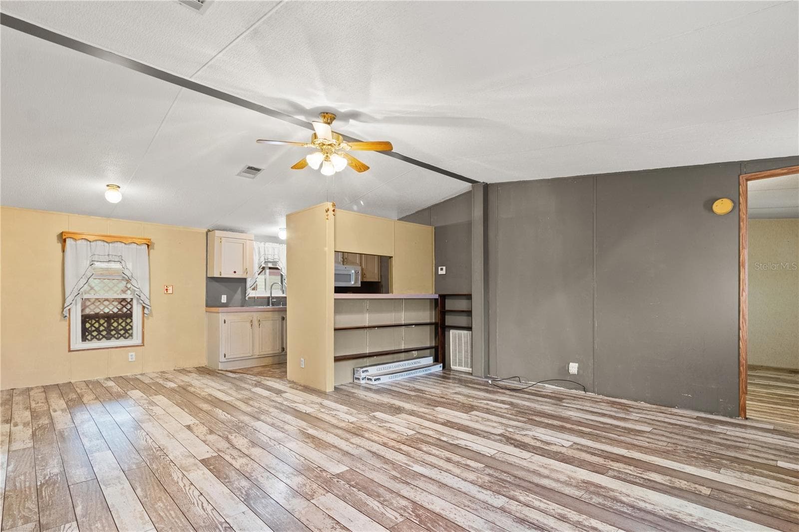 Living room - 1371 NW 12TH LN, LAKE PANASOFFKEE